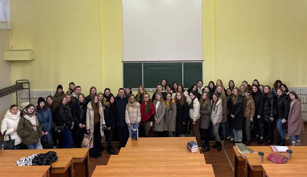 Фото на згадку з гостею